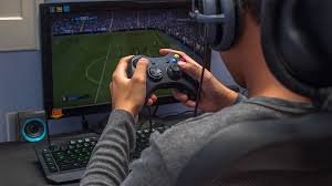 How Online Games Like Fantasy Sports and Slots Keep Fans Engaged Off the Field